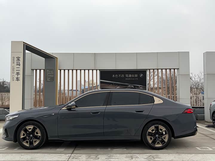 Фото 3 - BMW 5 Series