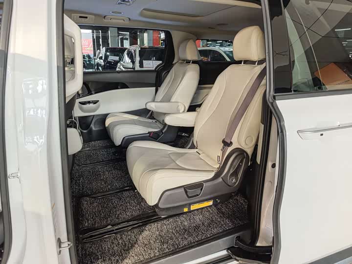 Фото 4 - Kia Carnival