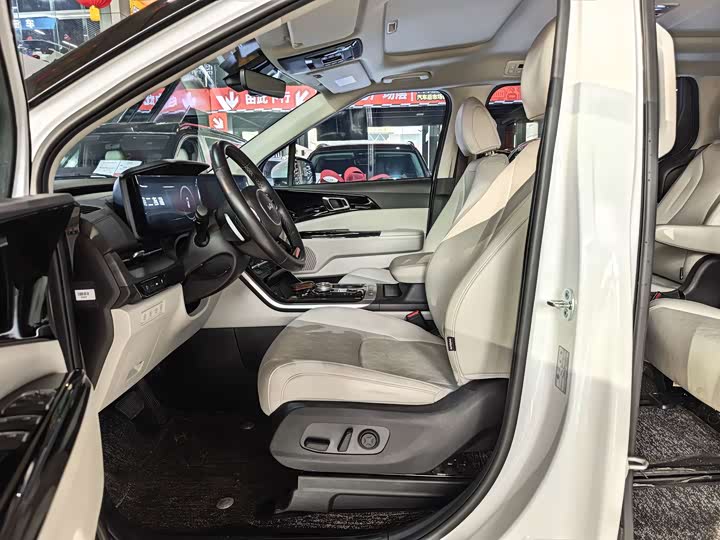 Фото 5 - Kia Carnival