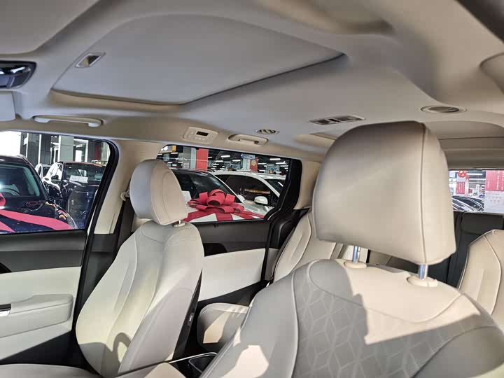 Фото 6 - Kia Carnival