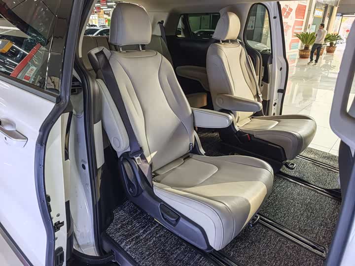 Фото 9 - Kia Carnival