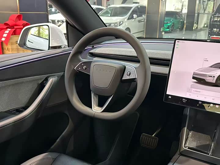 Фото 8 - Tesla Model Y