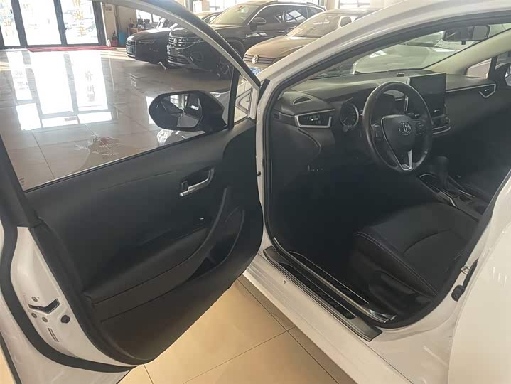 Фото 8 - Toyota Corolla