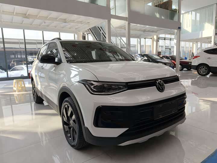 Photo 2 - Volkswagen Tharu