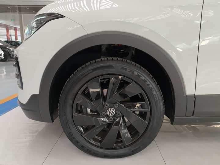 Photo 8 - Volkswagen Tharu