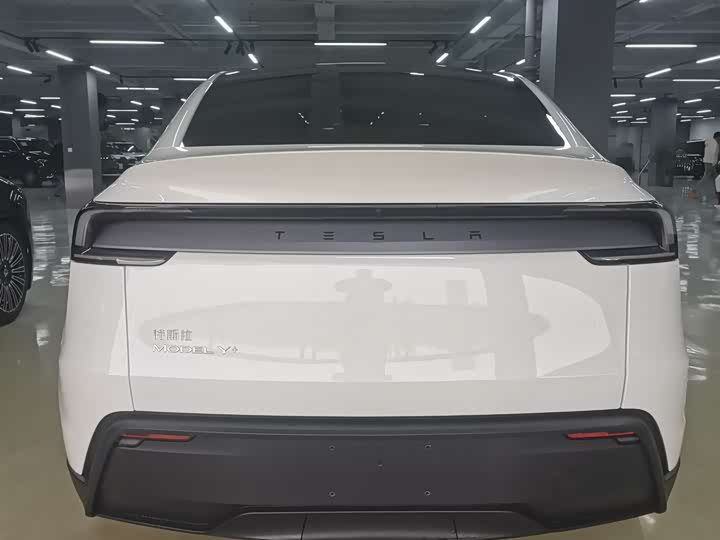 Фото 3 - Tesla Model Y