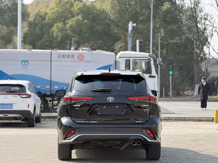 Фото 3 - Toyota Crown Kluger