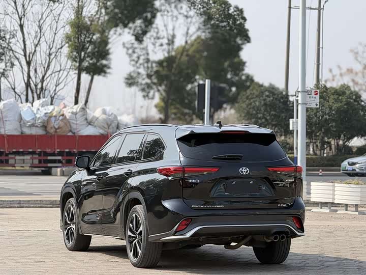 Фото 4 - Toyota Crown Kluger