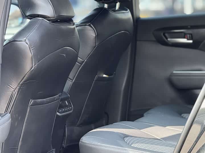 Фото 7 - Toyota Crown Kluger