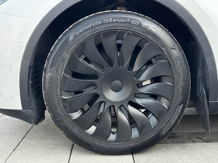 Фото 6 - Tesla Model Y