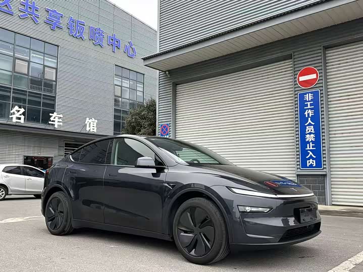 Фото 3 - Tesla Model Y