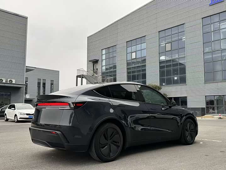 Фото 6 - Tesla Model Y