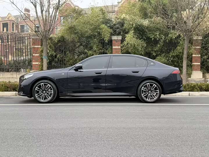 Фото 5 - BMW 5 Series