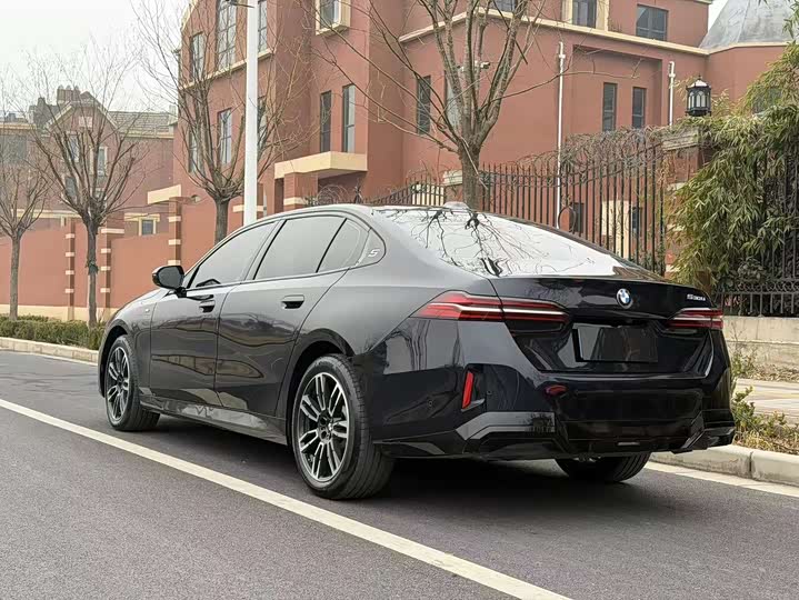 Фото 6 - BMW 5 Series