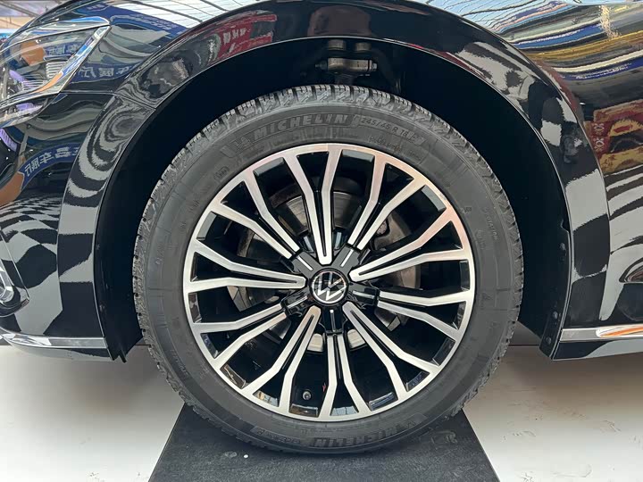 Фото 4 - Volkswagen Phideon