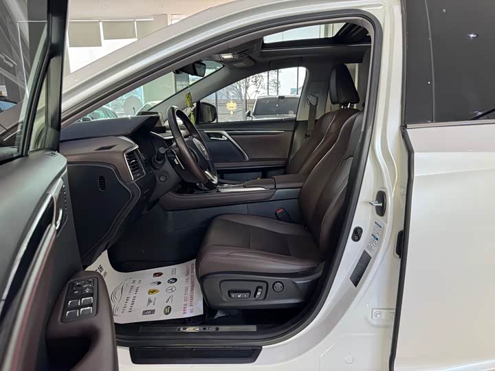 Фото 4 - Lexus RX