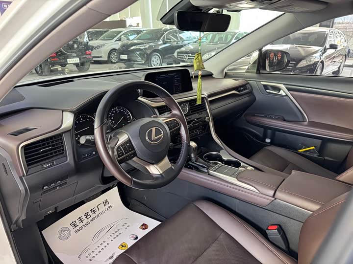 Фото 5 - Lexus RX