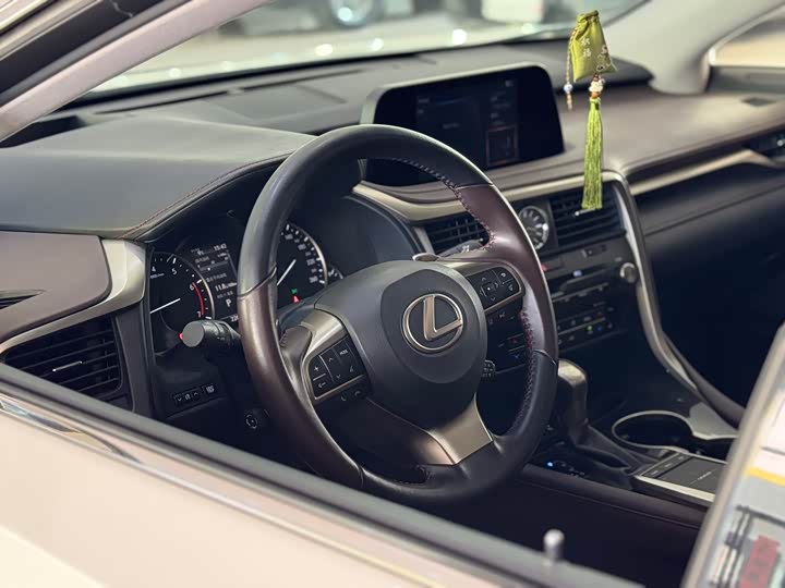 Фото 6 - Lexus RX