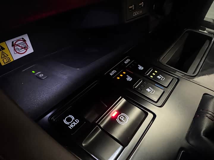 Фото 8 - Lexus RX