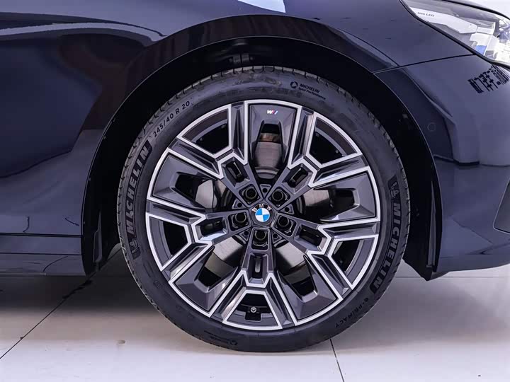 Фото 6 - BMW 5 Series