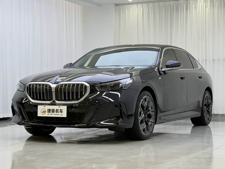 Фото 2 - BMW 5 Series