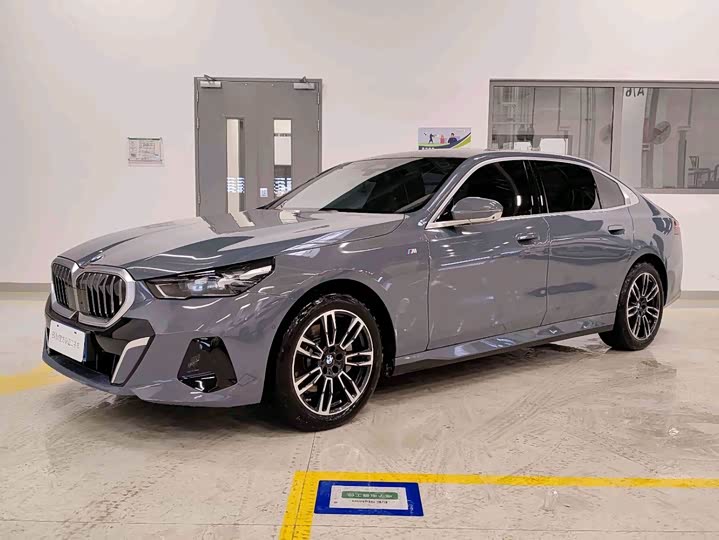 Фото 1 - BMW 5 Series