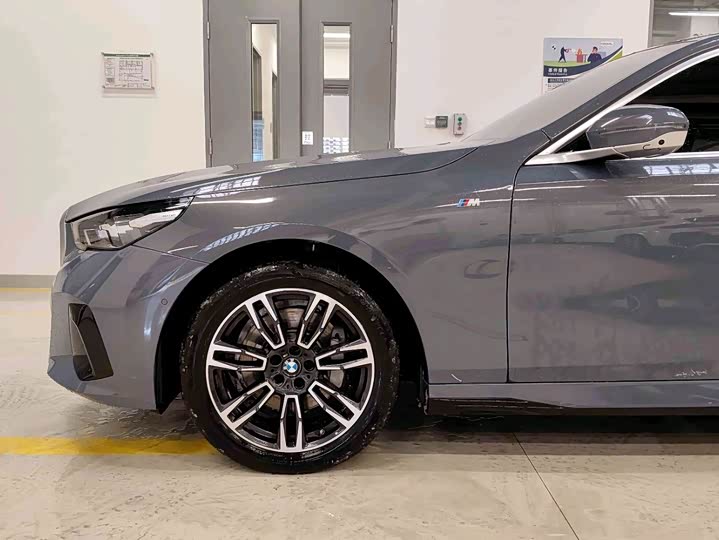 Фото 6 - BMW 5 Series