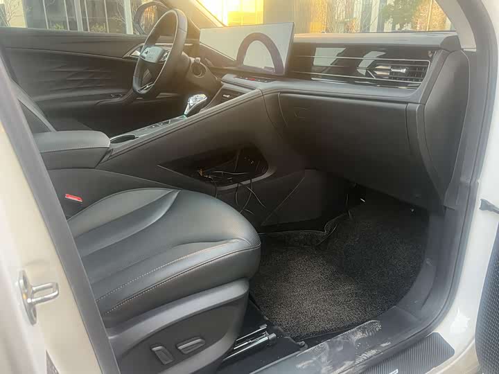 Фото 8 - Roewe RX5