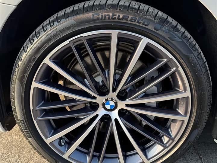 Фото 9 - BMW 5 Series