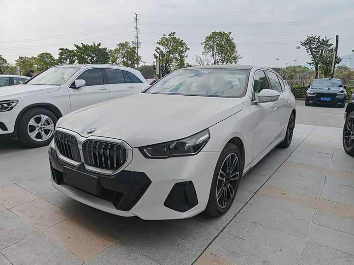 Фото 1 - BMW 5 Series