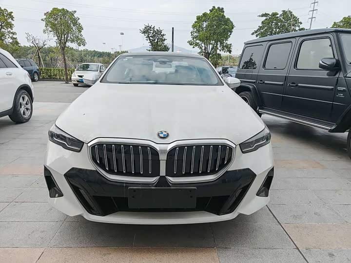 Фото 2 - BMW 5 Series