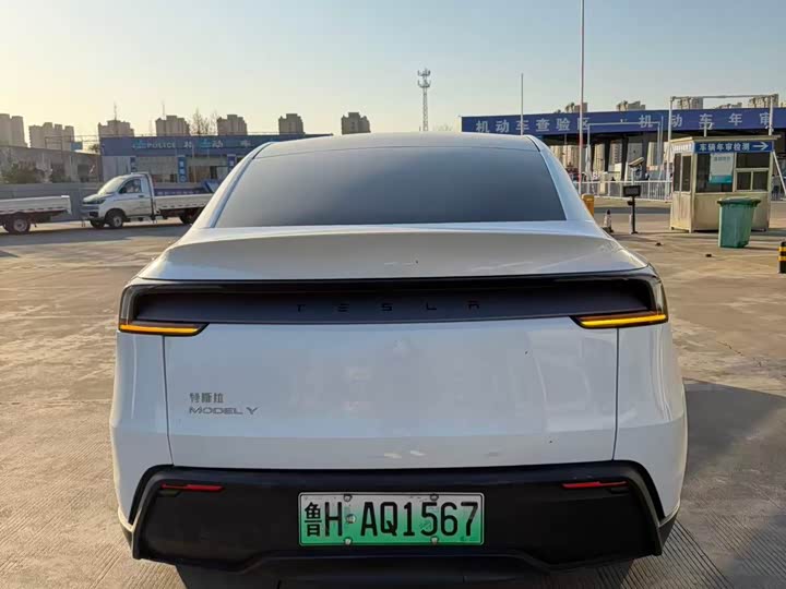 Фото 9 - Tesla Model Y