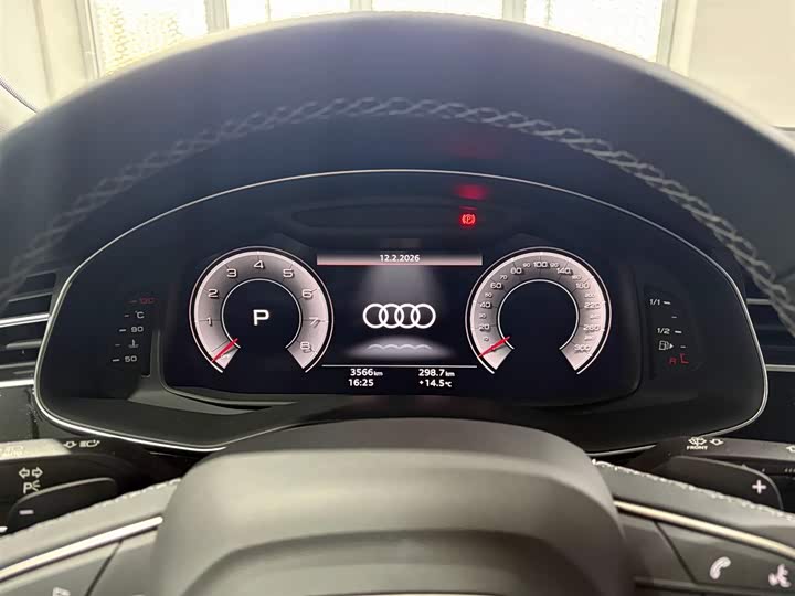 Фото 4 - Audi Q8