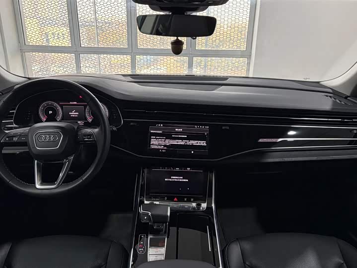 Фото 6 - Audi Q8