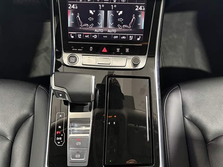 Фото 8 - Audi Q8