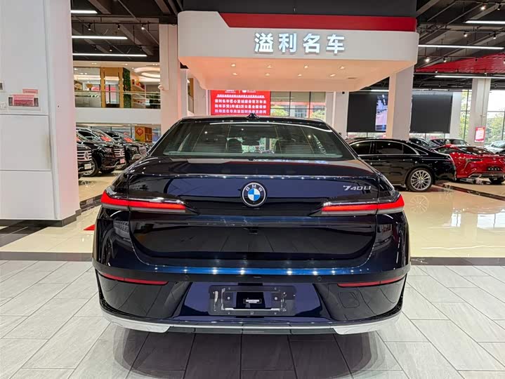 Фото 8 - BMW 7 Series