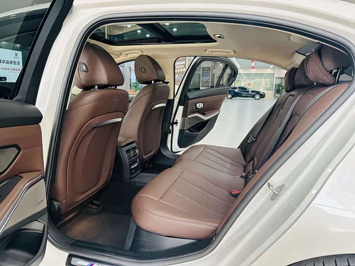 Photo 6 - BMW 3 Series