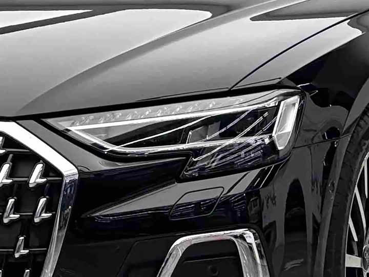 Фото 3 - Audi A8