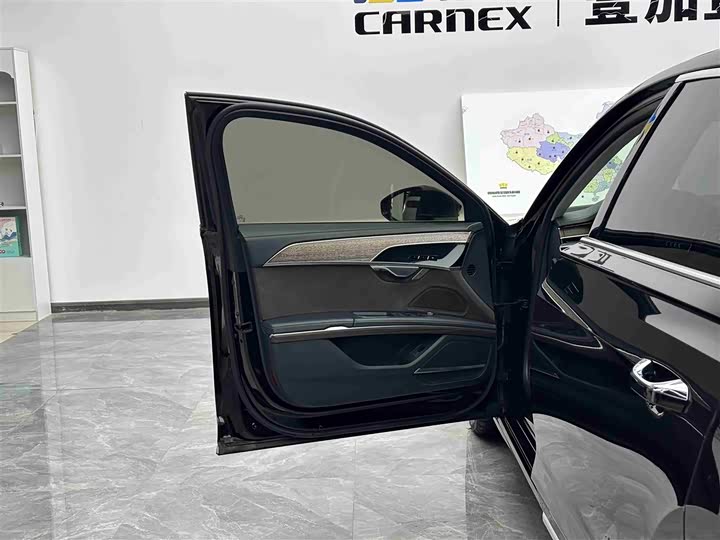 Фото 5 - Audi A8