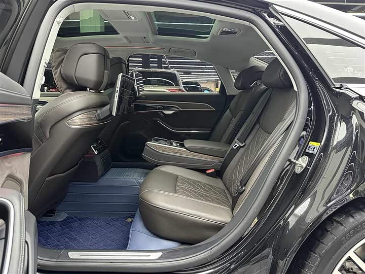 Фото 7 - Audi A8