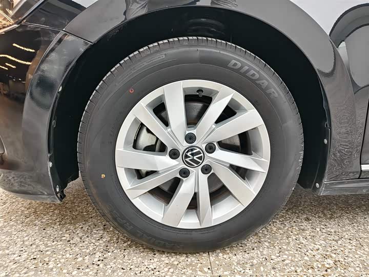 Фото 7 - Volkswagen Passat