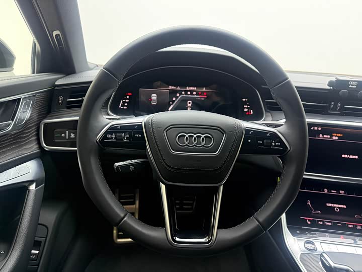 Фото 9 - Audi A6L