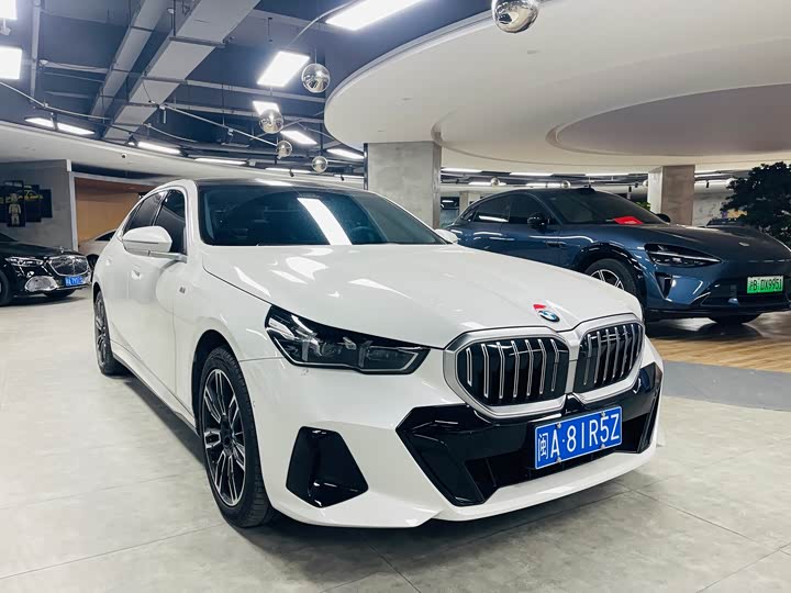 Фото 2 - BMW 5 Series