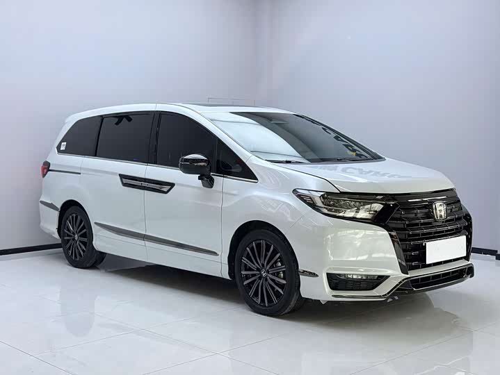 Фото 3 - Honda Elysion