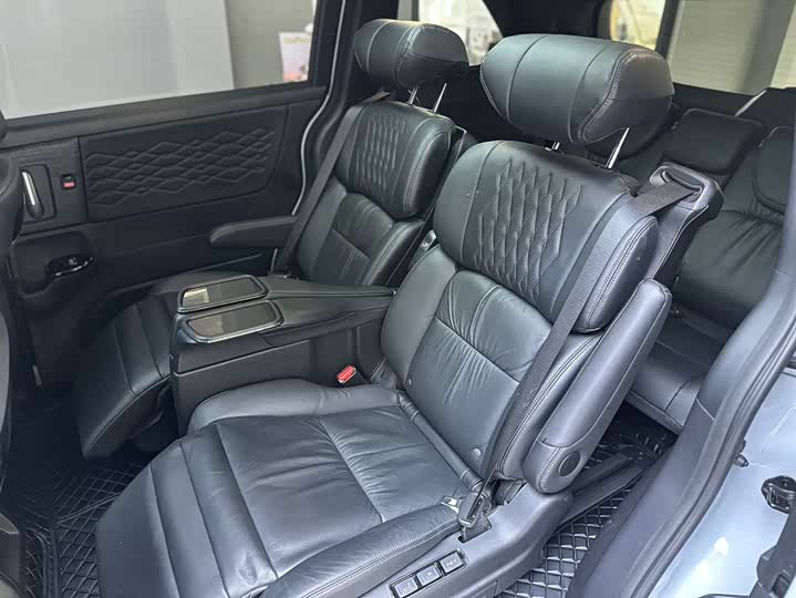 Фото 5 - Honda Elysion