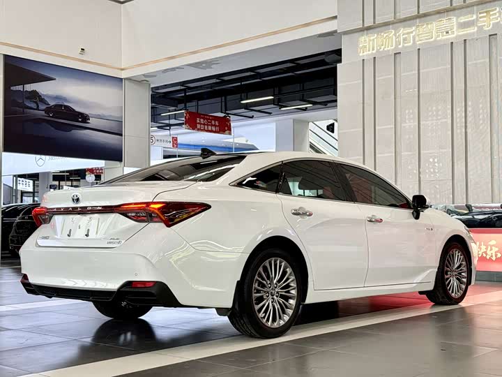 Фото 4 - Toyota Avalon