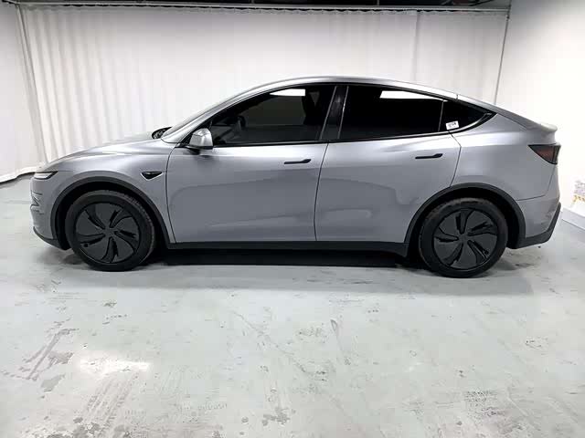 Photo 3 - Tesla Model Y
