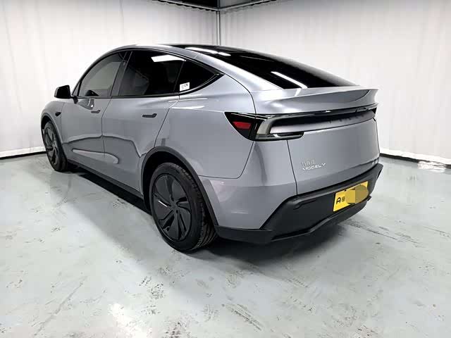 Photo 4 - Tesla Model Y