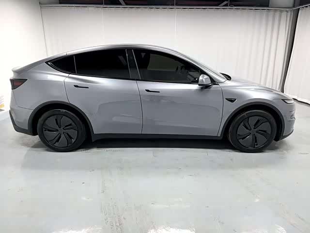Photo 7 - Tesla Model Y