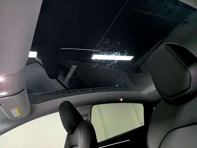 Photo 9 - Tesla Model Y